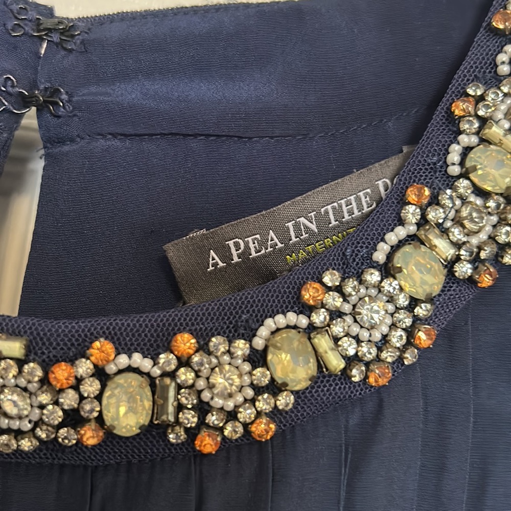 A Pea In The Pod Maternity Dress - Picture 3 of 10